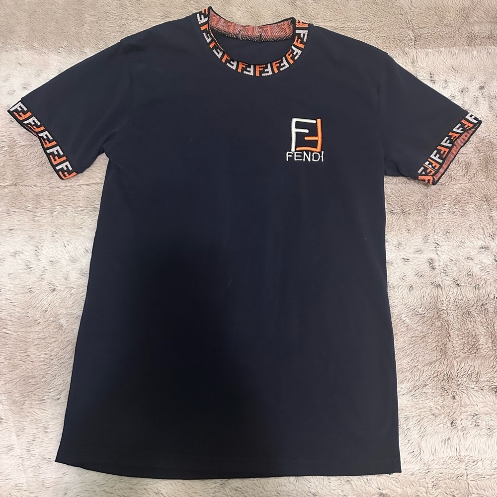 Chic and trendy ff monogram shirt xs